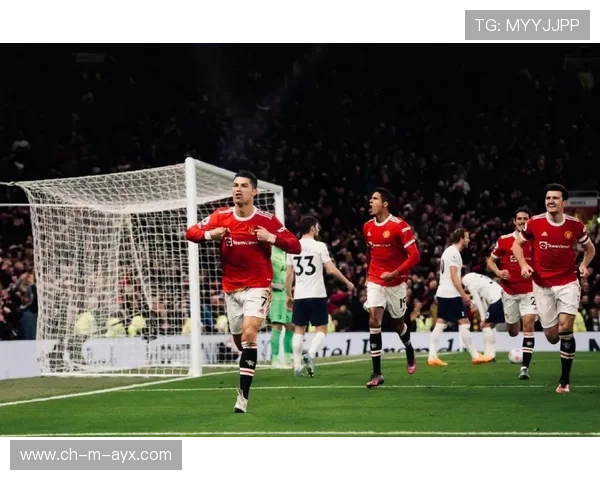 C罗再度梅开二度，曼联轻松击败热刺继续高歌猛进