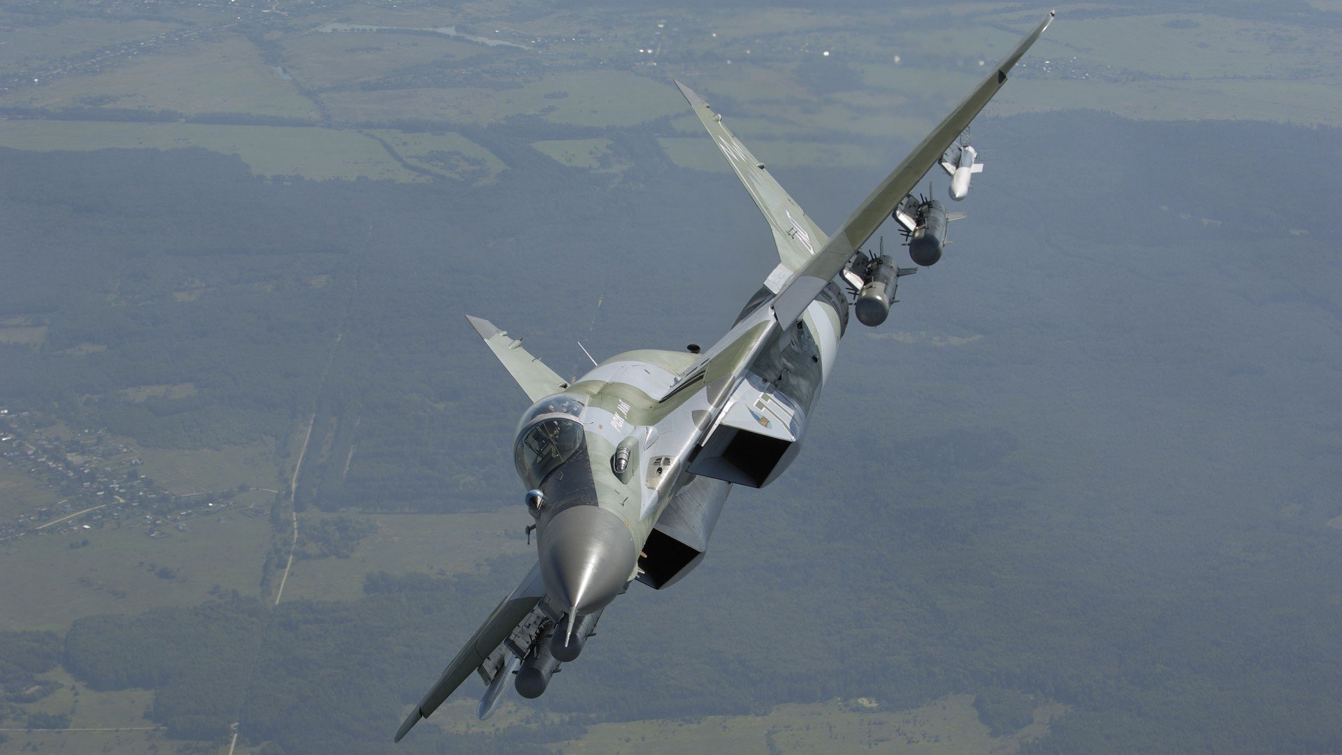 AYX体育-英超裁判使用语义情境回放减少比赛中争议焦点失控，2021赛季英超裁判