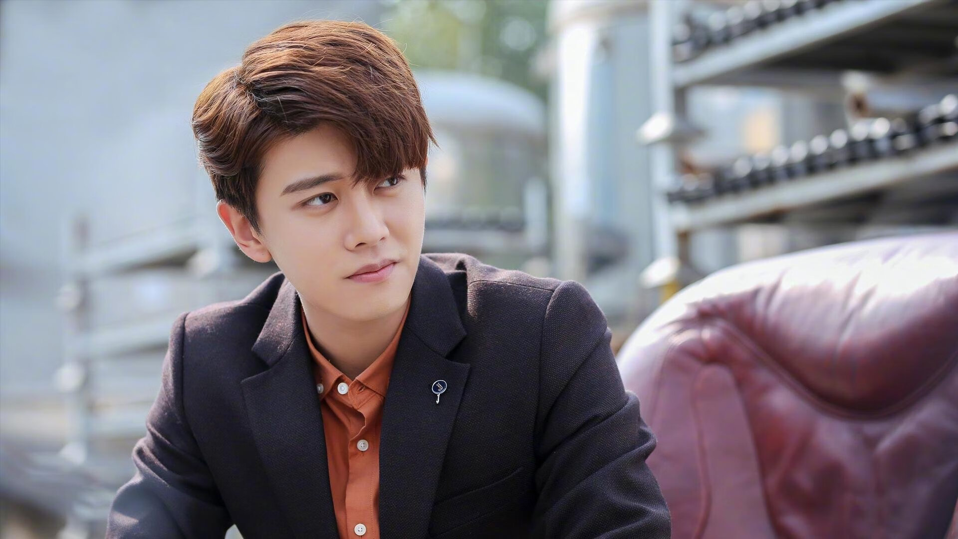 足球慈善义赛筹款破纪录，社会反响热烈，足球捐赠